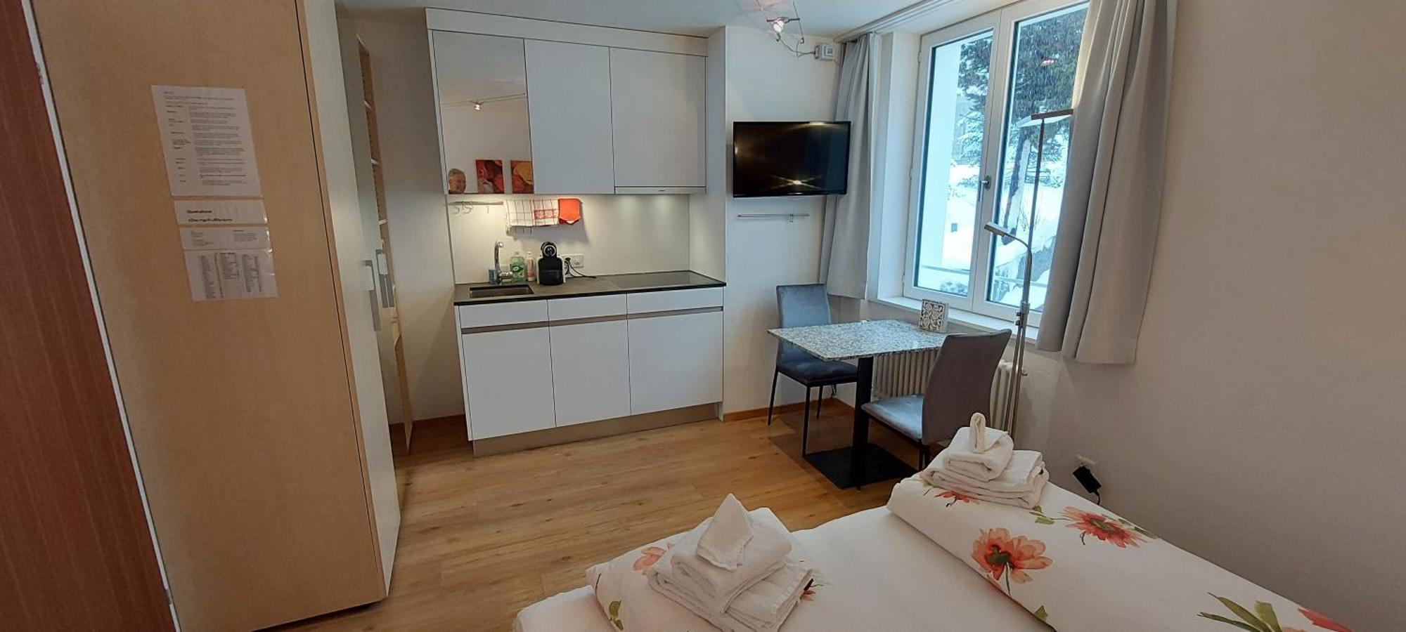Chesa Quadrella Zimmer Mit Kuechenzeile Inklusive Bergbahnen Im Sommer-Ausser Studio Pontresina Bagian luar foto