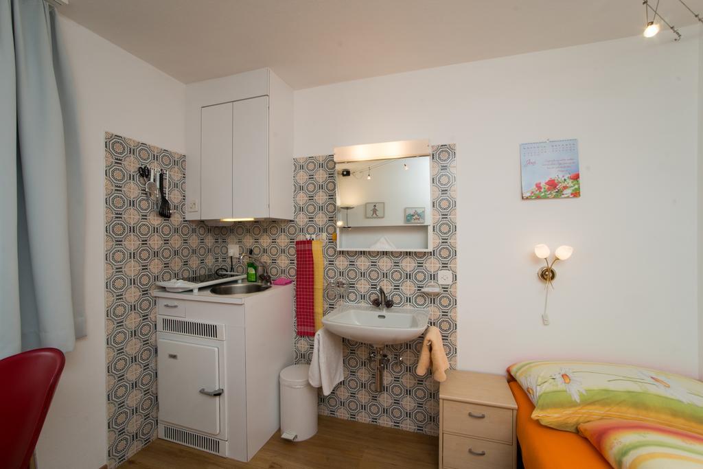 Chesa Quadrella Zimmer Mit Kuechenzeile Inklusive Bergbahnen Im Sommer-Ausser Studio Pontresina Bagian luar foto