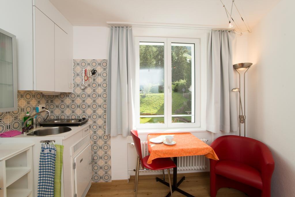 Chesa Quadrella Zimmer Mit Kuechenzeile Inklusive Bergbahnen Im Sommer-Ausser Studio Pontresina Bagian luar foto