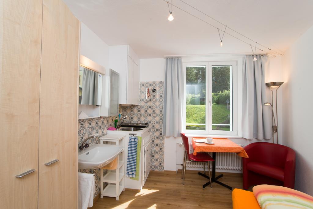 Chesa Quadrella Zimmer Mit Kuechenzeile Inklusive Bergbahnen Im Sommer-Ausser Studio Pontresina Bagian luar foto