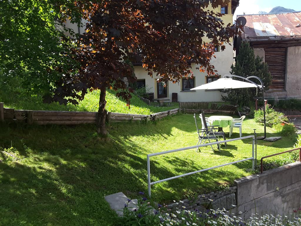 Chesa Quadrella Zimmer Mit Kuechenzeile Inklusive Bergbahnen Im Sommer-Ausser Studio Pontresina Bagian luar foto